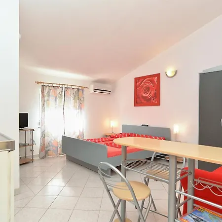 Apartment Smiljan 1466 *